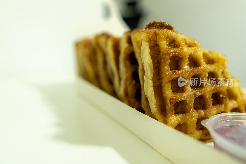 一叠Croffle或Croissant Waffle